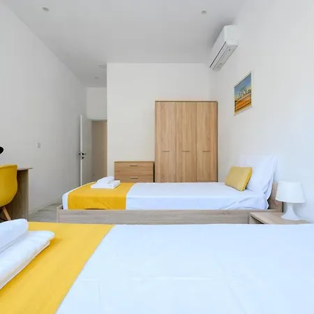 Bright & Airy In - Sleeps 3