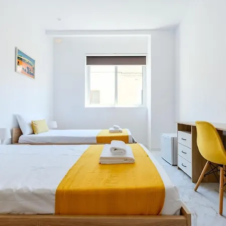 Bright & Airy In - Sleeps 3 Appartement Sliema