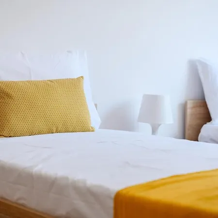 Bright & Airy In - Sleeps 3 * Слима