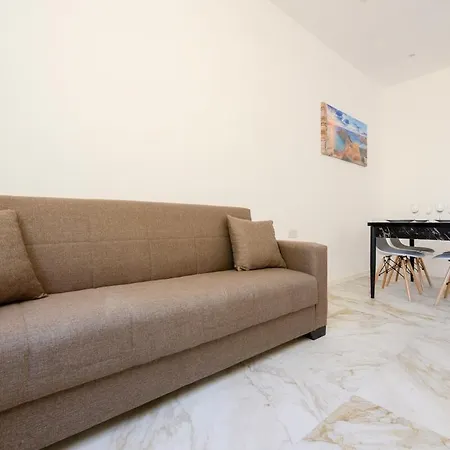 Bright & Airy In - Sleeps 3