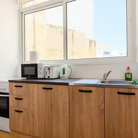 Bright & Airy In - Sleeps 3 * Sliema
