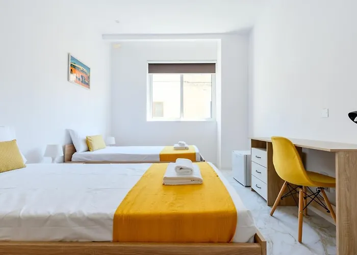 Bright & Airy In - Sleeps 3 Appartement Sliema