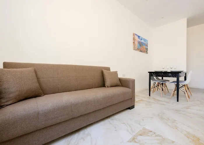 Bright & Airy In - Sleeps 3