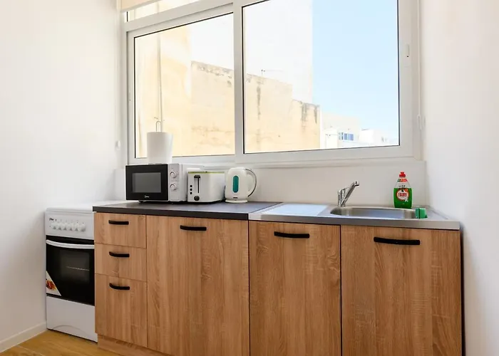 Bright & Airy In - Sleeps 3 * Sliema